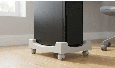 Suporte para CPU Oppeano: base plástica cinza com rodas, segurando um gabinete de computador preto sobre um piso de madeira em um escritório. Acessibilidade e mobilidade.